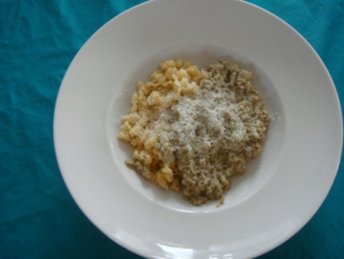 Soße: Hackfleischsoße mal anders mit selbst gemachten Spätzle - Rezept ...