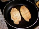 Pangasiusfilet mit Zwiebel-Käse-Haube und Senfsoße - Rezept