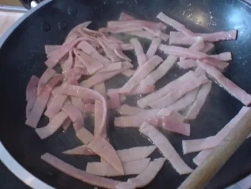 Rezept: Spiegelei-Pfanne mit Gemüse und Schinken Spiegelei-Pfanne mit Gemüse und Schinken - Rezept