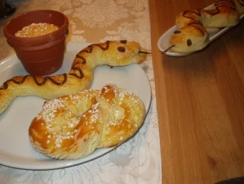 Rezept: Knabber-Schlangen - die beißen nicht, ehrlich ! Die sind süss....... Knabber-Schlangen - die beißen nicht, ehrlich ! Die sind süss....... - Rezept