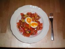 Tomatensalat mit Mais und gekochtem Ei. Total einfach, gesund und leicht ! - Rezept