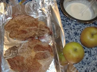 Nackenkotelett mit Apfel-Meerrettich-Sauce - Rezept