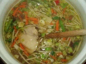 Rezept: Hühnersuppe - asiatisch angehaucht Hühnersuppe - asiatisch angehaucht - Rezept