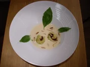 Rezept: Ziegenfrischkรคse-Ravioli auf weiรer Pfeffersoรe an Balsamicojus Ziegenfrischkรคse-Ravioli auf weiรer Pfeffersoรe an Balsamicojus - Rezept