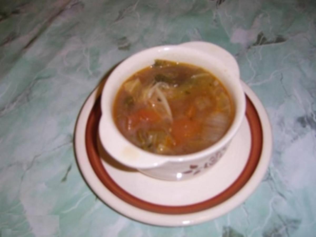 Knoblauchsuppe mit Wirsing und Tomaten - Rezept