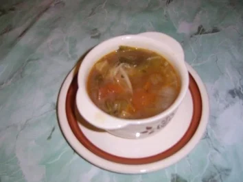 Rezept: Knoblauchsuppe mit Wirsing und Tomaten Knoblauchsuppe mit Wirsing und Tomaten - Rezept