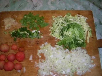 Rezept: Knoblauchsuppe mit Wirsing und Tomaten Knoblauchsuppe mit Wirsing und Tomaten - Rezept