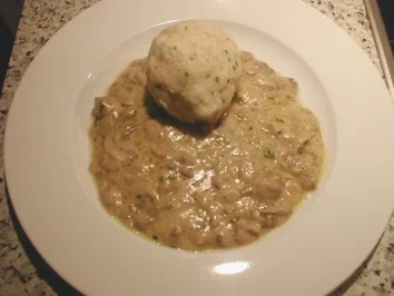 Rezept: Champignonsoße mit Semmelknödel Champignonsoße mit Semmelknödel - Rezept