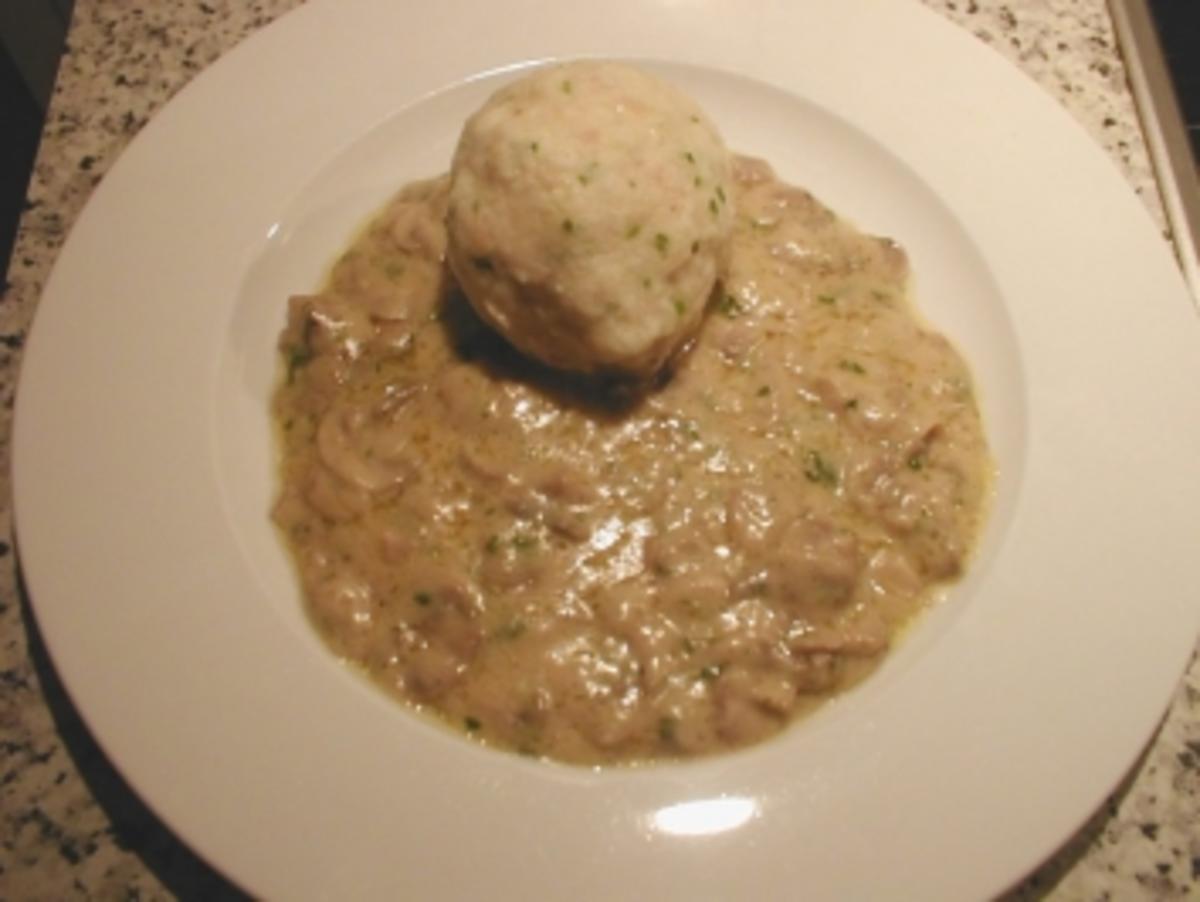 Bilder für Champignonsoße mit Semmelknödel - Rezept