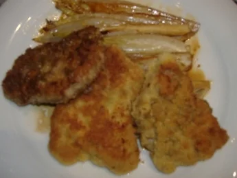 Lammschnitzelchen in Oliven-Parmesanmantel auf Honigchicoree - Rezept