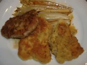 Lammschnitzelchen in Oliven-Parmesanmantel auf Honigchicoree - Rezept