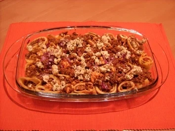 Pfannkuchenröllchen mit Gehacktes und Schafskäse - Rezept