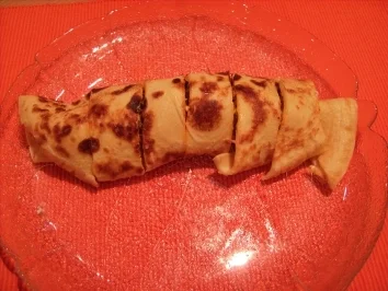 Pfannkuchenröllchen mit Gehacktes und Schafskäse - Rezept