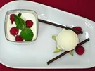 Minzecreme mit Joghurteis und frischen Himbeeren - Rezept