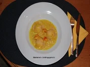 Ravioli mit Flusskrebs-Ricotta-Füllung und Kurkuma-Sahne-Sauce - Rezept