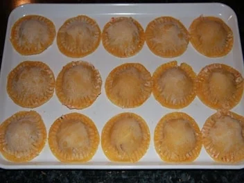 Rezept: Ravioli mit Flusskrebs-Ricotta-Füllung und Kurkuma-Sahne-Sauce Ravioli mit Flusskrebs-Ricotta-Füllung und Kurkuma-Sahne-Sauce - Rezept