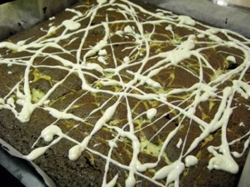 Rezept: Kuchen: Jackson Pollock Brownies - innen wie außen Kuchen: Jackson Pollock Brownies - innen wie außen - Rezept