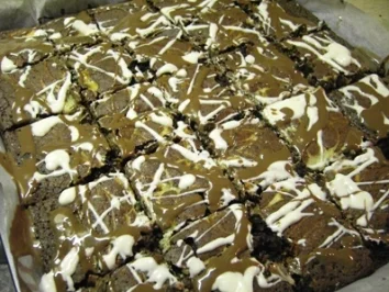 Rezept: Kuchen: Jackson Pollock Brownies - innen wie außen Kuchen: Jackson Pollock Brownies - innen wie außen - Rezept