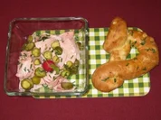 Laugengebäck und Wurstsalat - Bayerische MundART - Rezept