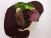 Rehrücken an Blaubeer- Rotweinsoße dazu Pastinakenpüree - Rezept
