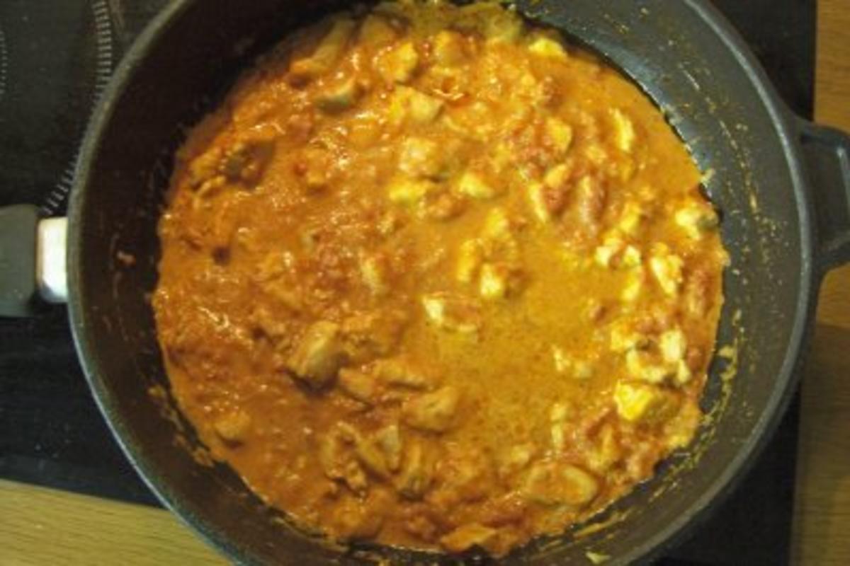 Spaghetti mit sahniger Hähnchen-Tomaten-Soße - Rezept