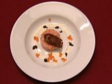 Lachstatar mit knusprigem Brotchip und Kaviar-Crème-Fraîche (Joko Winterscheidt) - Rezept