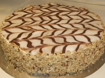 Rezept: Esterhazytorte Bild Nr. 3 Esterhazytorte - Rezept - Bild Nr. 3