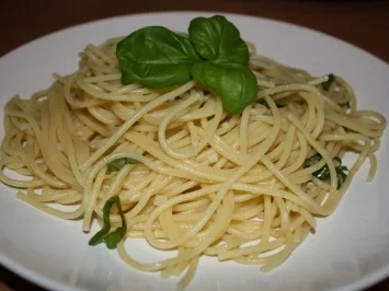 Spaghetti mit Zitronenknoblauchsauce - Rezept