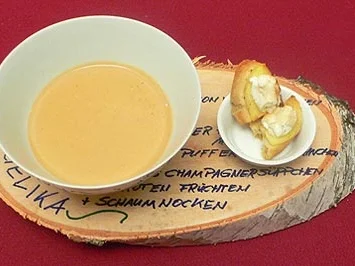 Rahmsuppe von weißen Bohnen mit Lauch und Ziegenkäsetalern - Rezept