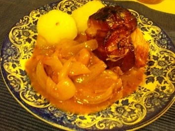 Schulterbraten 1, an Apfel-Zwiebelragout, muß zwei Tage marinieren! - Rezept