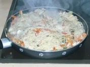 Gebratene Nudeln mit Schweinfiletstreifen - Rezept