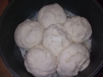 Rezept: Dampfnudeln Bild Nr. 3 Dampfnudeln - Rezept - Bild Nr. 3