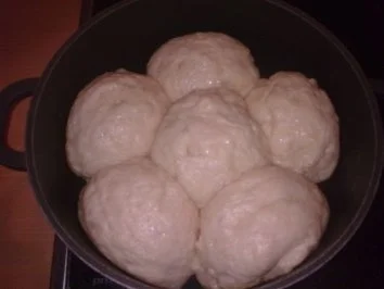 Rezept: Dampfnudeln Bild Nr. 5 Dampfnudeln - Rezept - Bild Nr. 5