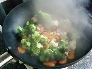 Rezept: Wok : Chinesische Nudeln mit Broccoli Wok : Chinesische Nudeln mit Broccoli - Rezept