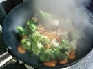 Wok : Chinesische Nudeln mit Broccoli - Rezept