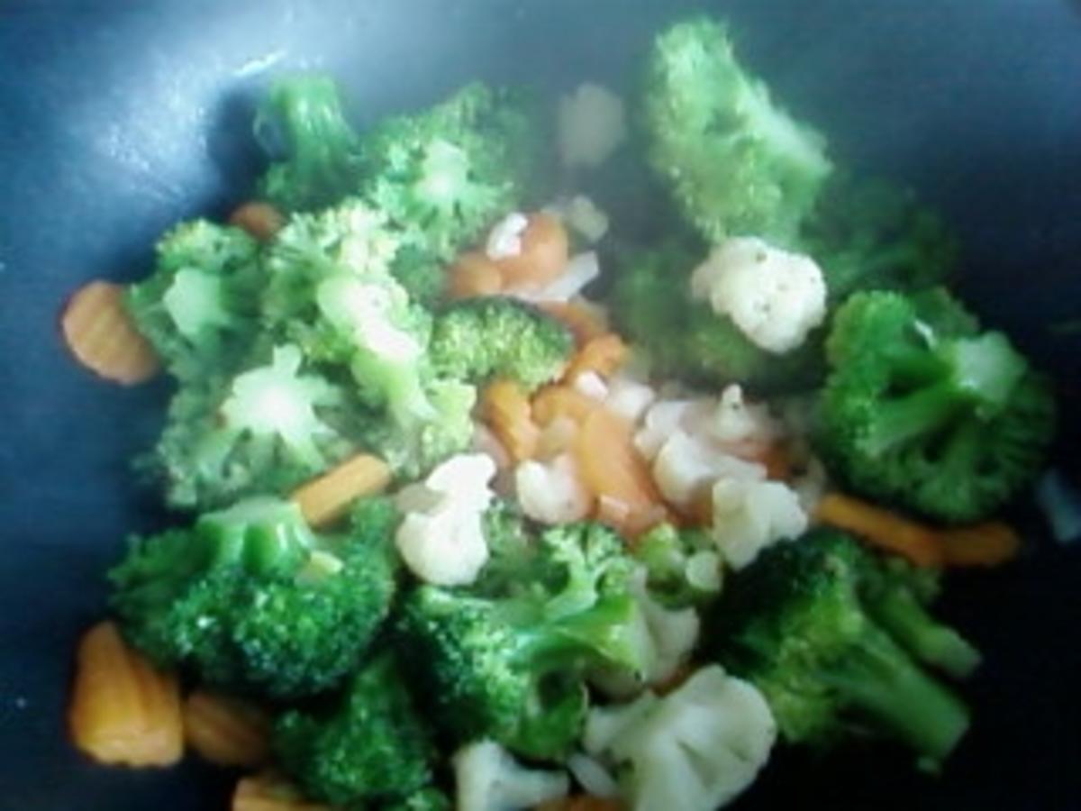 Wok : Chinesische Nudeln mit Broccoli - Rezept - Bild Nr. 2