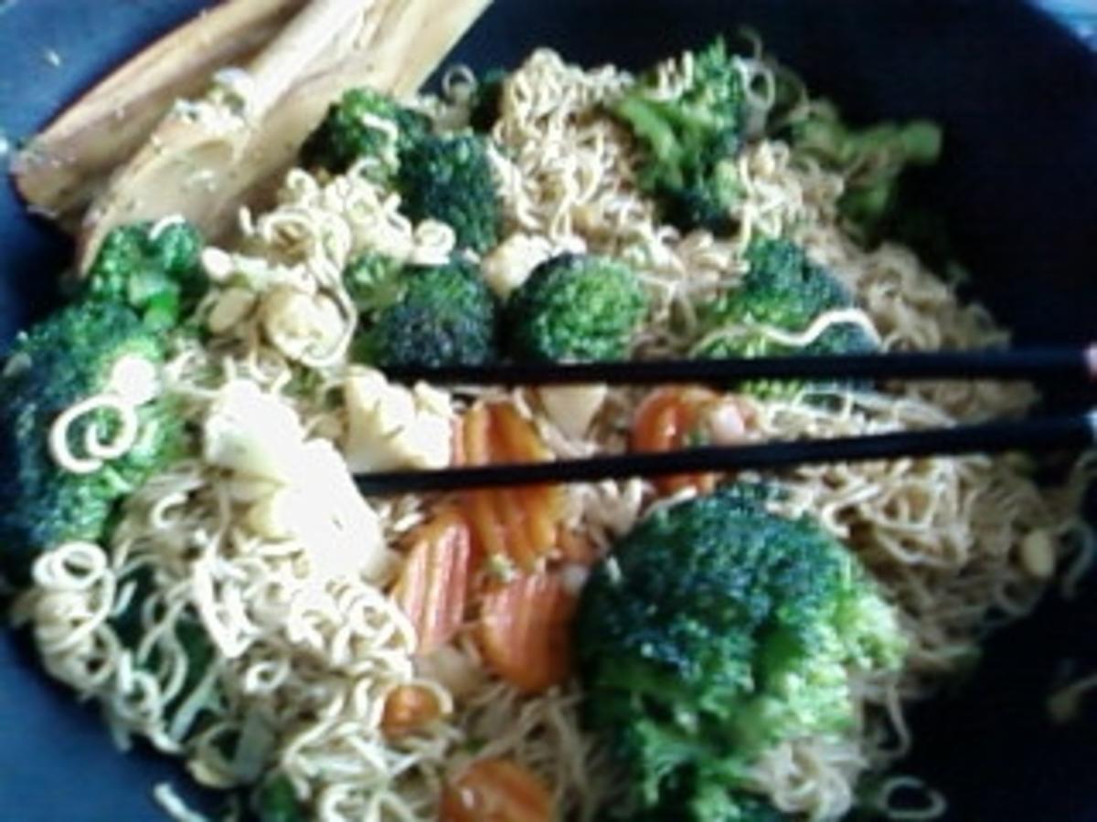 Wok : Chinesische Nudeln mit Broccoli - Rezept - Bild Nr. 3