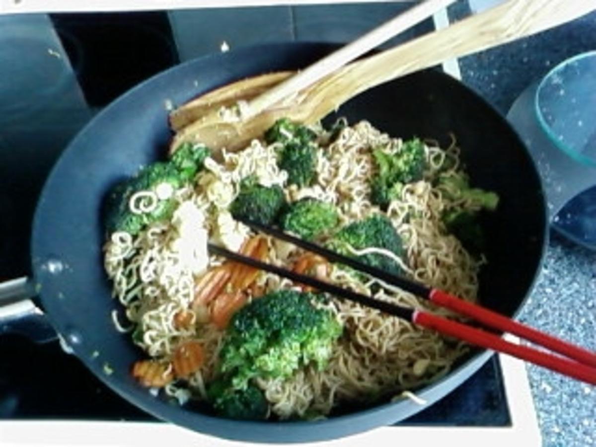 Wok : Chinesische Nudeln mit Broccoli - Rezept - Bild Nr. 4
