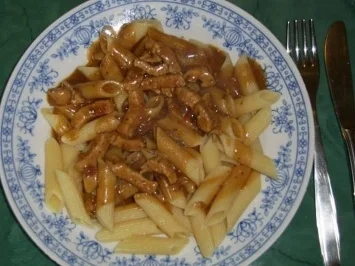 Geschnetzeltes in Rotwein-Sahne-Sauce - Rezept