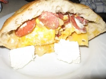 Rezept: Fladenbrot mit Sucuk Fladenbrot mit Sucuk - Rezept