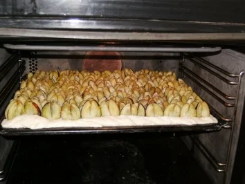 Hefe-Zwetschgenkuchen vom Blech - Rezept - Bild Nr. 3