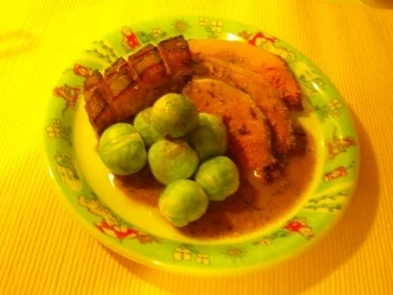 Rezept: Schulterbraten 2, an Rosenkohl mit Apfel-Rosmarinsauce. Muß 2 Tage marinieren! Schulterbraten 2, an Rosenkohl mit Apfel-Rosmarinsauce. Muß 2 Tage marinieren! - Rezept