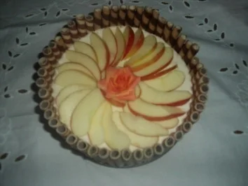 Rezept: Schokoröllchen-Torte mit Apfelmus Schokoröllchen-Torte mit Apfelmus - Rezept