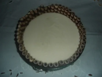 Rezept: Schokoröllchen-Torte mit Apfelmus Schokoröllchen-Torte mit Apfelmus - Rezept