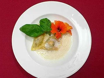 Handgemachte Ravioli mit Flusskrebsen an Champagnersoße - Rezept