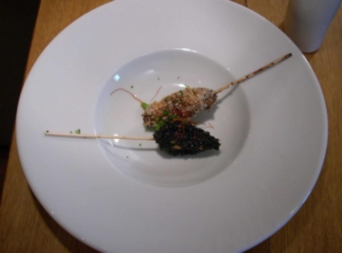Bilder für Schaumsüppchen vom roten Thai-Curry mit Zweierlei Sesam-Sate-Spießen - Rezept