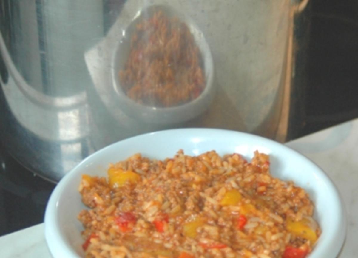 Bilder für Reispott mit Gehacktes halb/halb und Bratensauce - Rezept