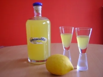 Rezept: LIMONCELLO und CREMA DI LIMONCELLO Bild Nr. 3 LIMONCELLO und CREMA DI LIMONCELLO - Rezept - Bild Nr. 3