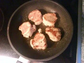 Rezept: HAUPTSPEISE: Schweinsfilet mit Pfeffersoße HAUPTSPEISE: Schweinsfilet mit Pfeffersoße - Rezept