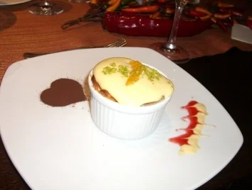 Marmoriertes Schokosoufflé mit Weißweinsabayon - Rezept